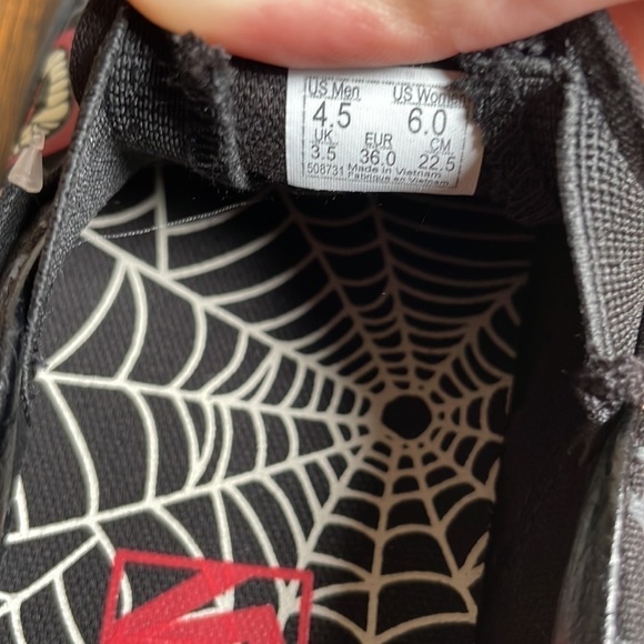 NWT Vans Classic Slip On Terror Spiderwebs Skulls Vampire Glow In the Dark - Picture 4 of 5